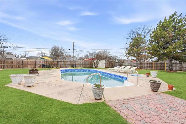 2106 NW Columbia Ave, Lawton, OK 73507