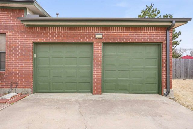 2106 NW Columbia Ave, Lawton, OK 73507