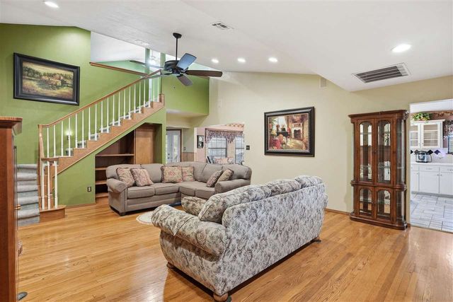 2106 NW Columbia Ave, Lawton, OK 73507