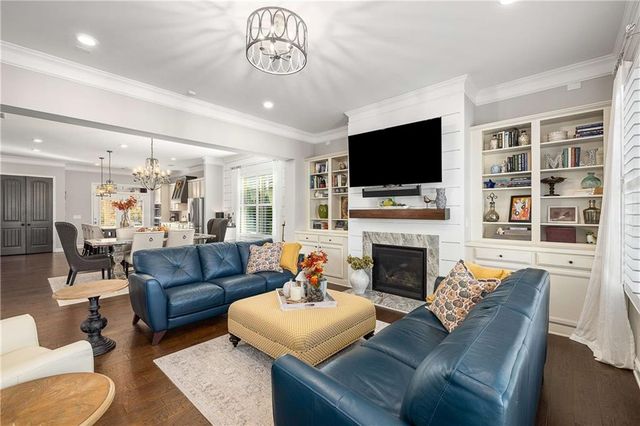 2520 Barley Downs Cir, Cumming, GA 30040