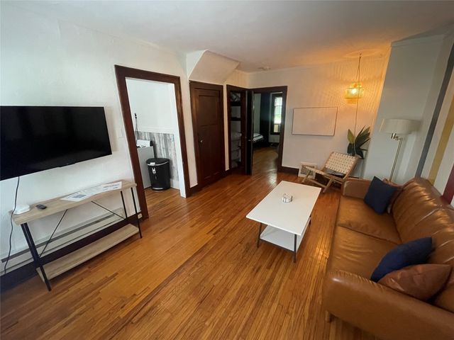 1206 39th Street, Des Moines, IA 50311