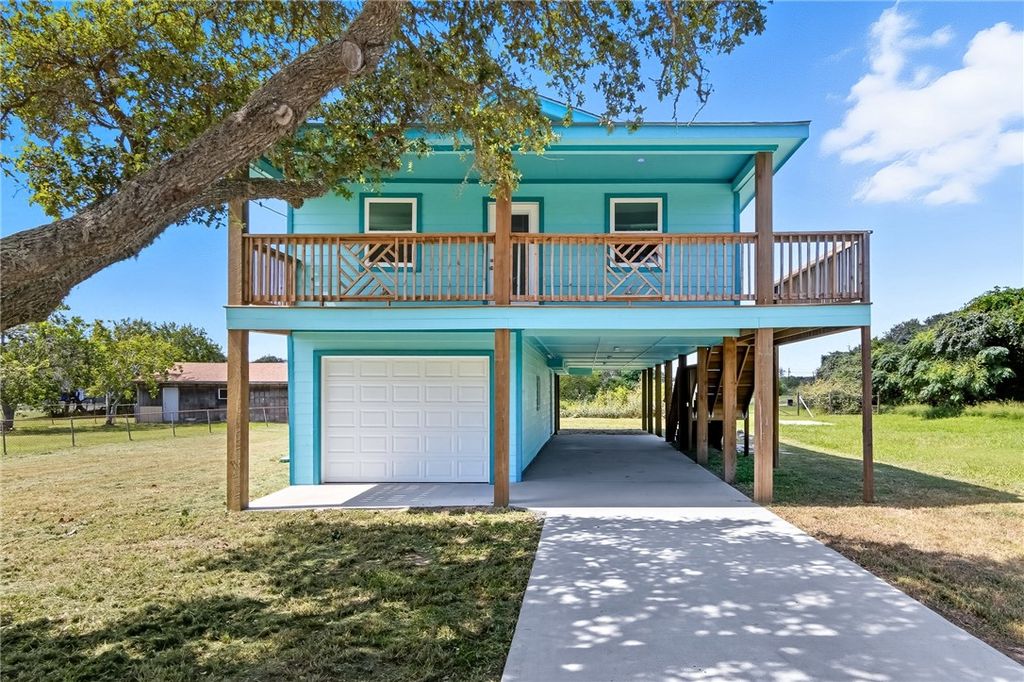 1123 S Fuqua St, Rockport, TX 78382 — exterior