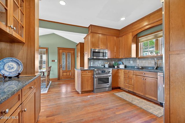 14 Coolidge Road, Amsterdam, NY 12010