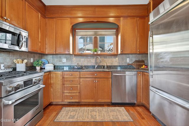 14 Coolidge Road, Amsterdam, NY 12010