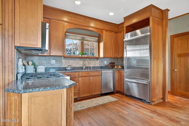 14 Coolidge Road, Amsterdam, NY 12010