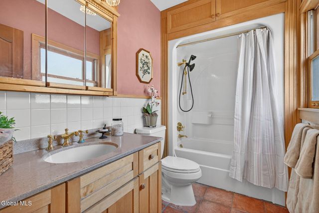 14 Coolidge Road, Amsterdam, NY 12010