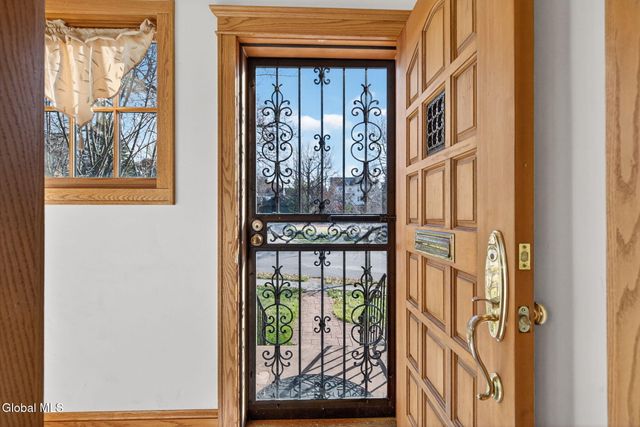 14 Coolidge Road, Amsterdam, NY 12010