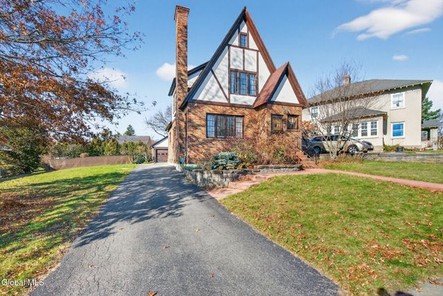 14 Coolidge Road, Amsterdam, NY 12010