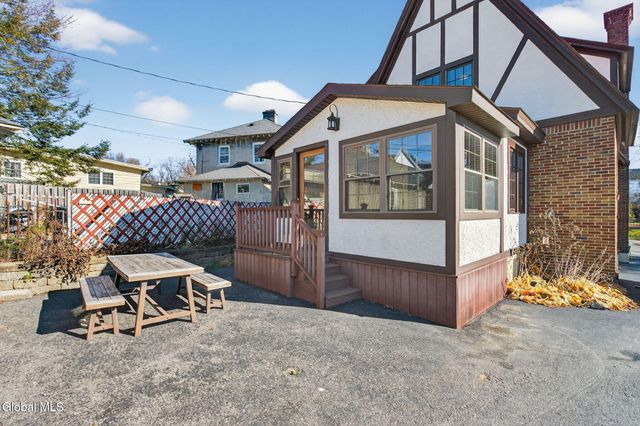 14 Coolidge Road, Amsterdam, NY 12010