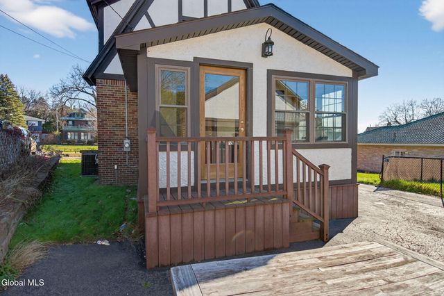 14 Coolidge Road, Amsterdam, NY 12010