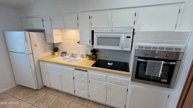 10370 W OAKMONT Drive, Sun City, AZ 85351
