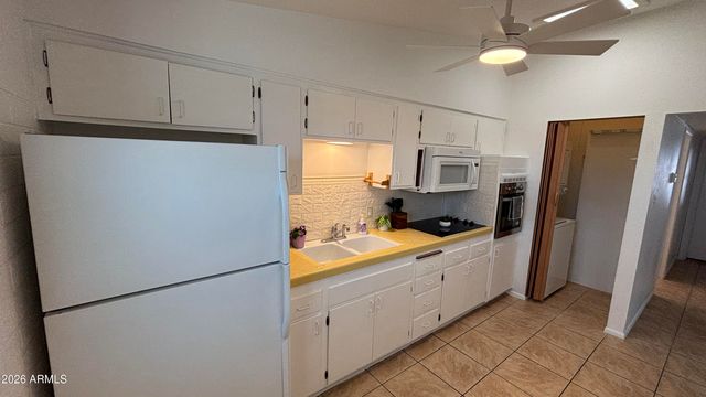10370 W OAKMONT Drive, Sun City, AZ 85351