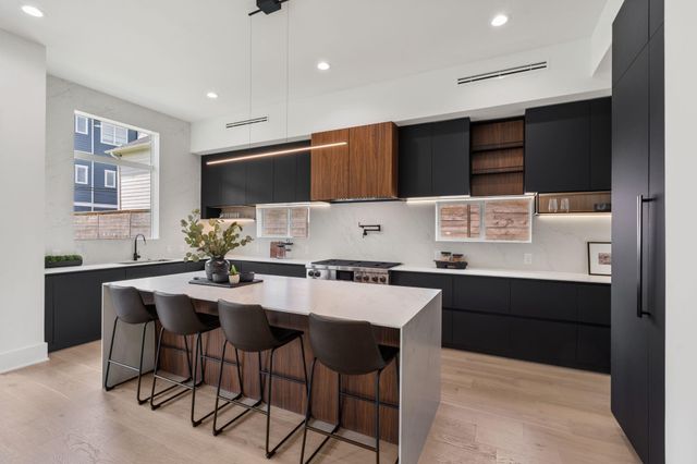 963 W 41st Street, Houston, TX 77018