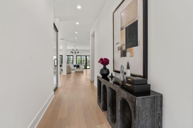 963 W 41st Street, Houston, TX 77018