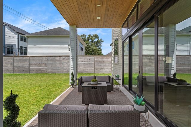 963 W 41st Street, Houston, TX 77018