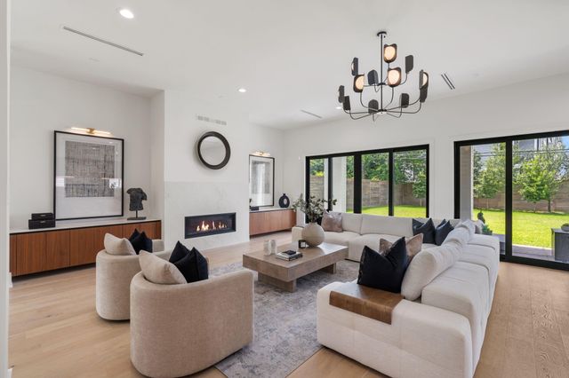 963 W 41st Street, Houston, TX 77018