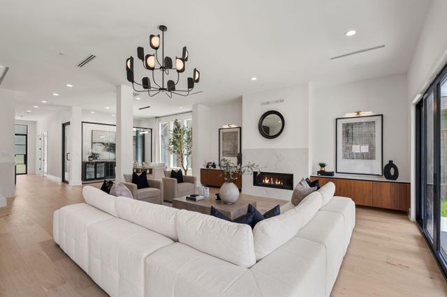 963 W 41st Street, Houston, TX 77018