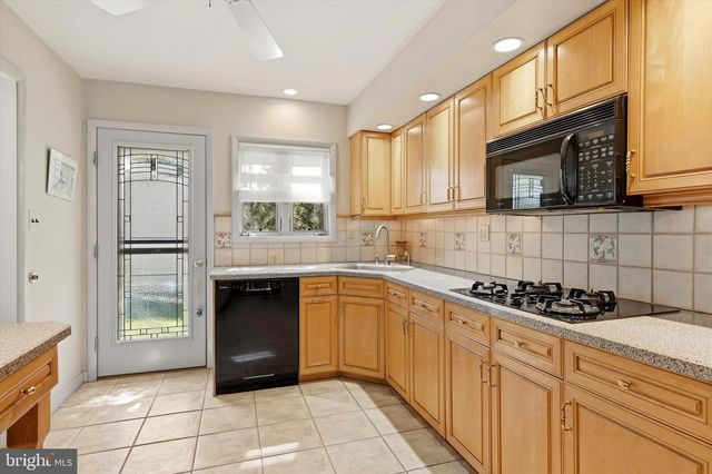 305 TEAROSE LN, Cherry Hill, NJ 08003