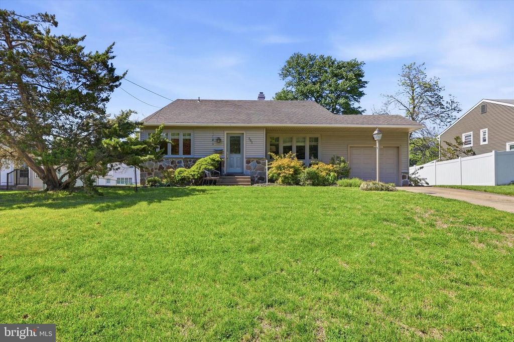 305 TEAROSE LN, Cherry Hill, NJ 08003