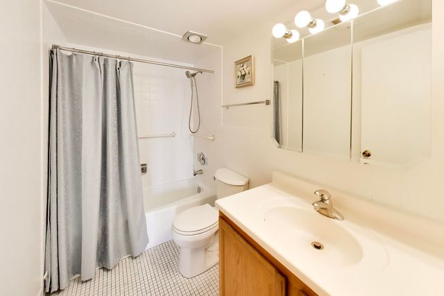 11012 S Kilpatrick Avenue 2NE, Oak Lawn, IL 60453