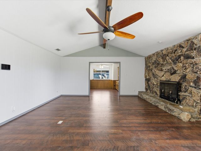 1901 Yorkstown Drive, Ennis, TX 75119