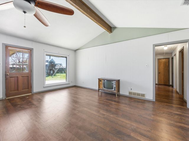 1901 Yorkstown Drive, Ennis, TX 75119