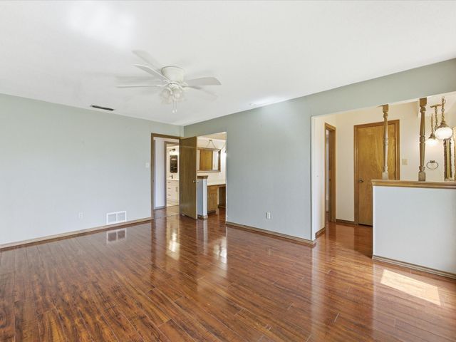 1901 Yorkstown Drive, Ennis, TX 75119