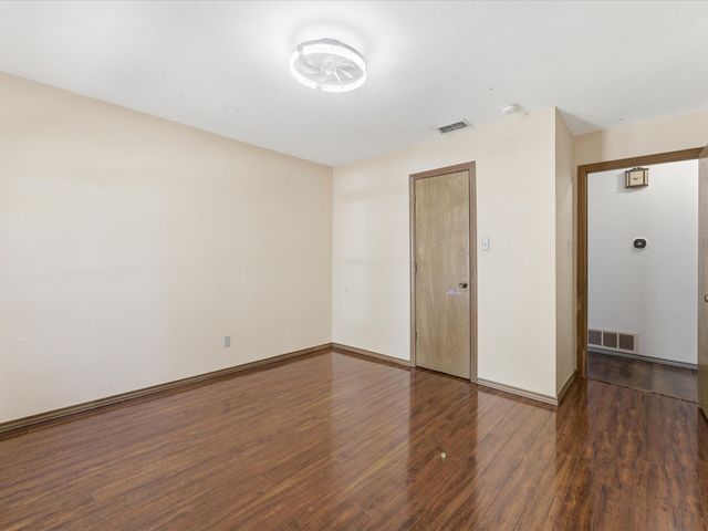 1901 Yorkstown Drive, Ennis, TX 75119