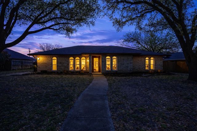 1901 Yorkstown Drive, Ennis, TX 75119