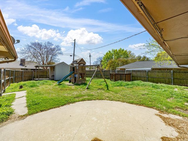 1901 Yorkstown Drive, Ennis, TX 75119