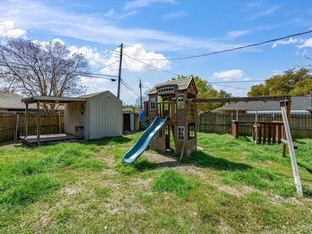 1901 Yorkstown Drive, Ennis, TX 75119