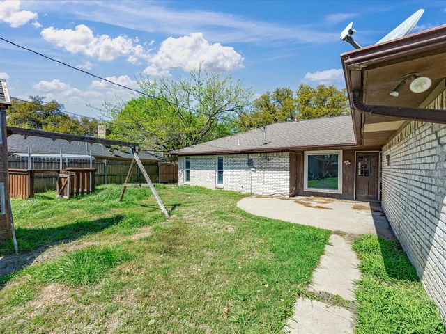 1901 Yorkstown Drive, Ennis, TX 75119