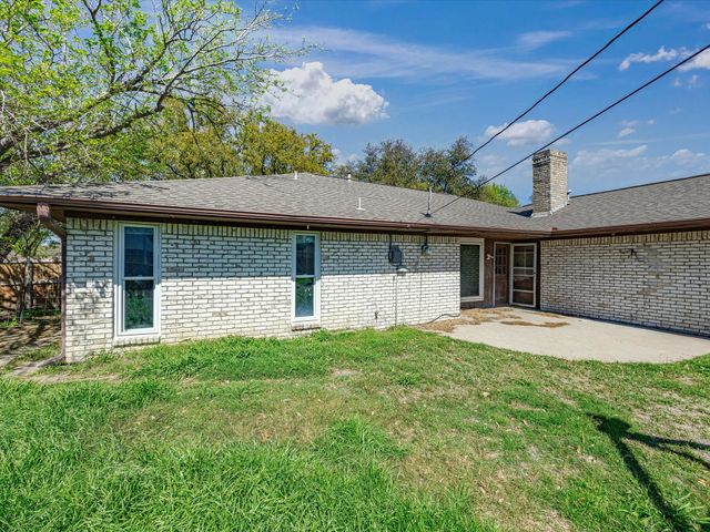 1901 Yorkstown Drive, Ennis, TX 75119