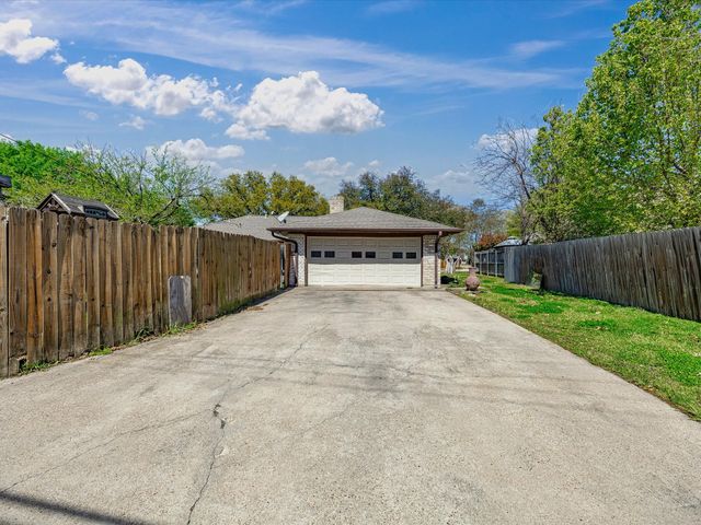 1901 Yorkstown Drive, Ennis, TX 75119