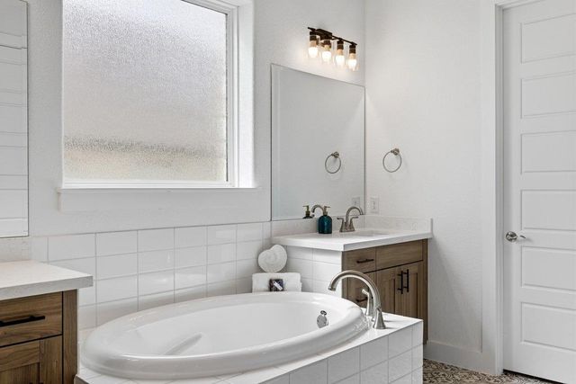 305 Avena TRL, Austin, TX 78738
