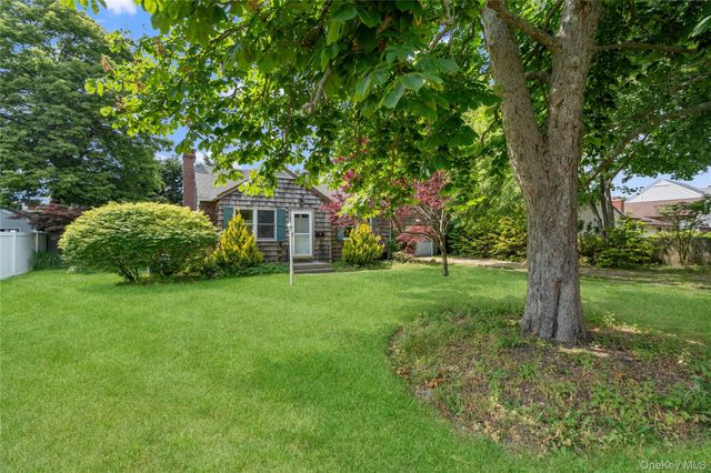16 Ocean Avenue, East Patchogue, NY 11772