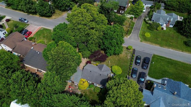 16 Ocean Avenue, East Patchogue, NY 11772
