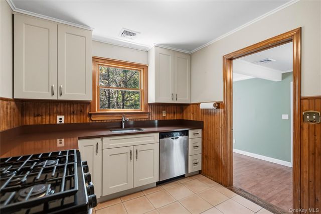 16 Ocean Avenue, East Patchogue, NY 11772