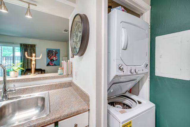 6900 Skillman Street 102, Dallas, TX 75231