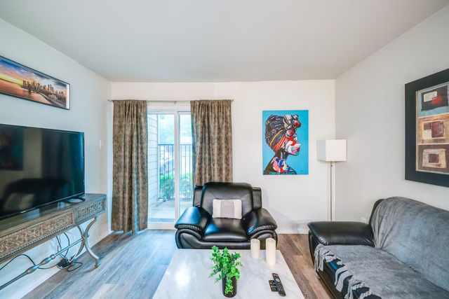 6900 Skillman Street 102, Dallas, TX 75231