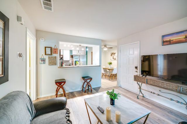6900 Skillman Street 102, Dallas, TX 75231