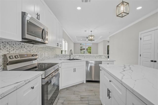 1409 N Avenue S, Freeport, TX 77541