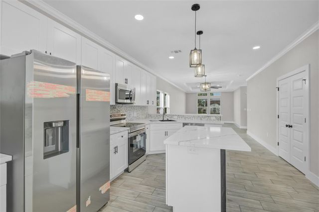 1409 N Avenue S, Freeport, TX 77541