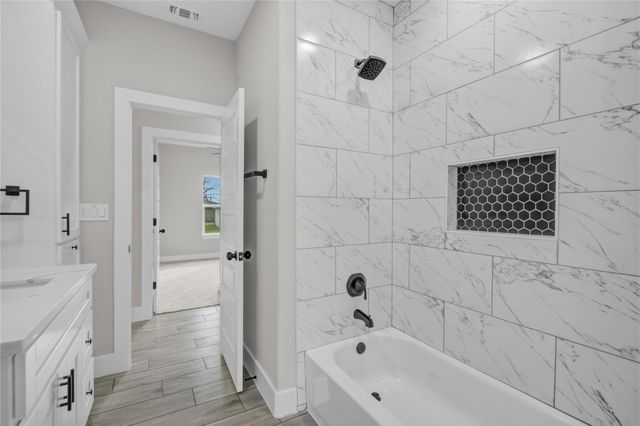 1409 N Avenue S, Freeport, TX 77541