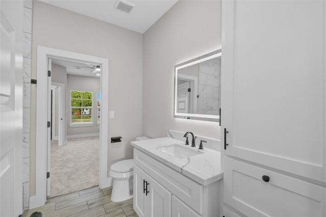 1409 N Avenue S, Freeport, TX 77541