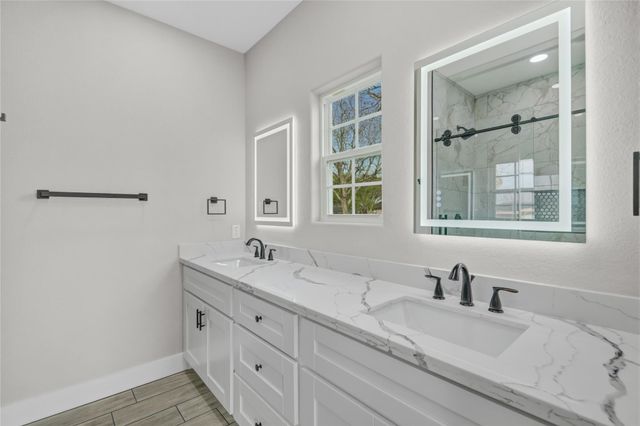 1409 N Avenue S, Freeport, TX 77541