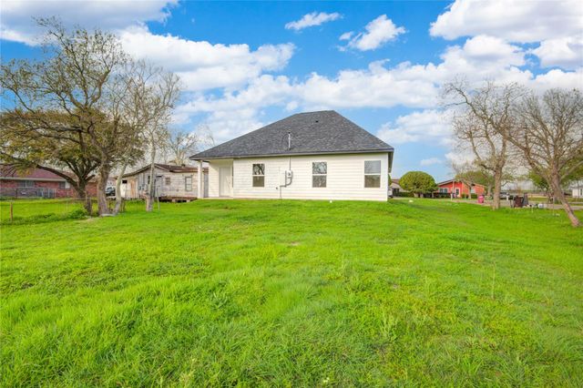 1409 N Avenue S, Freeport, TX 77541