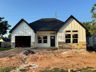 1409 N Avenue S, Freeport, TX 77541