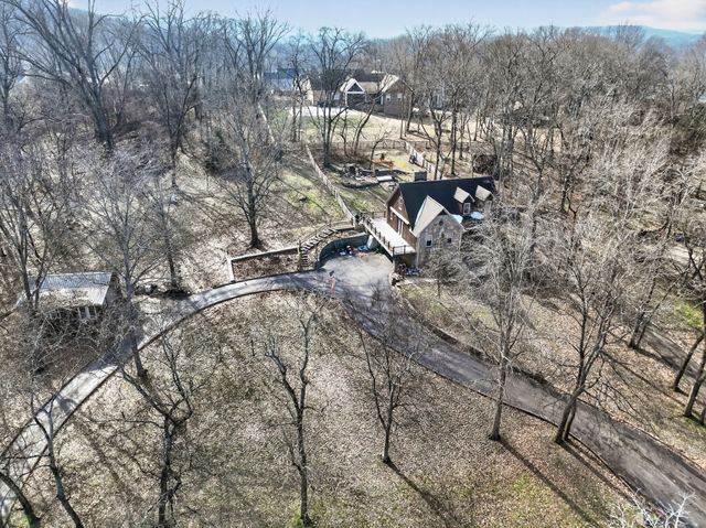 2105 Alpine Dr, Columbia, TN 38401