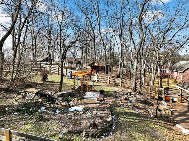 2105 Alpine Dr, Columbia, TN 38401